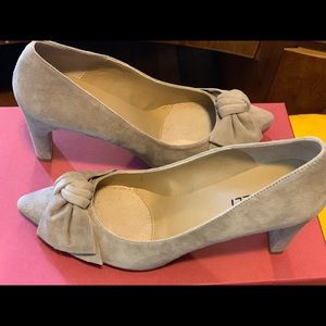 Vanelli nude suede pumps. Size 7.